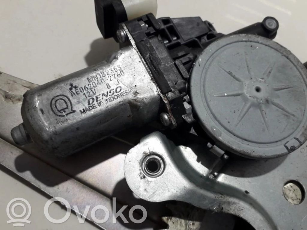 Mitsubishi L200 Motorino alzacristalli della portiera posteriore 