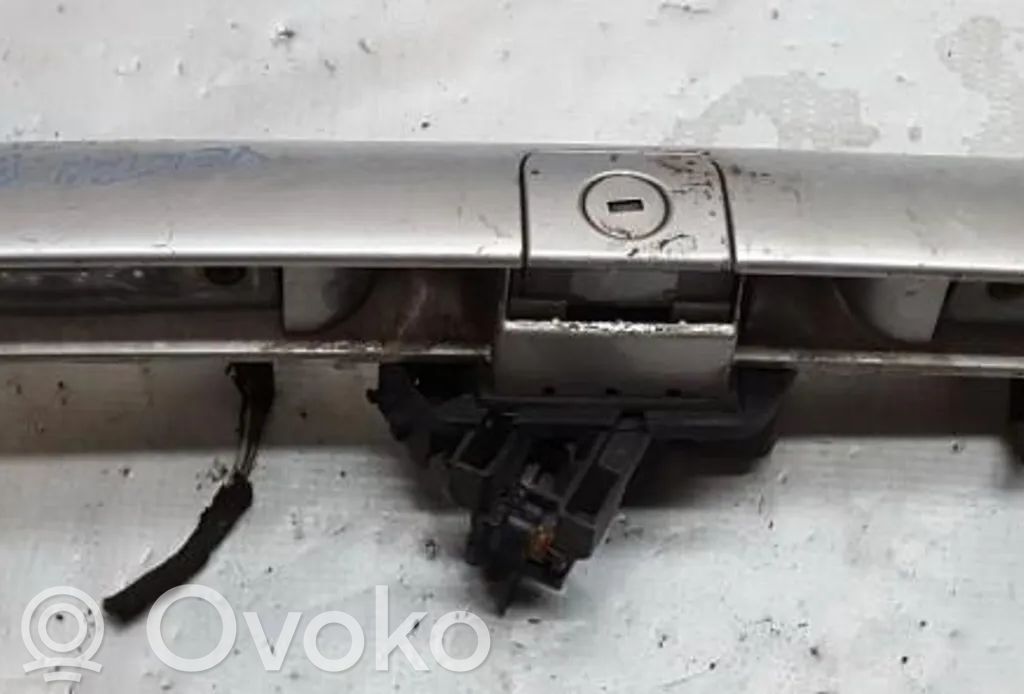 Opel Vectra B Barra luminosa targa del portellone del bagagliaio 