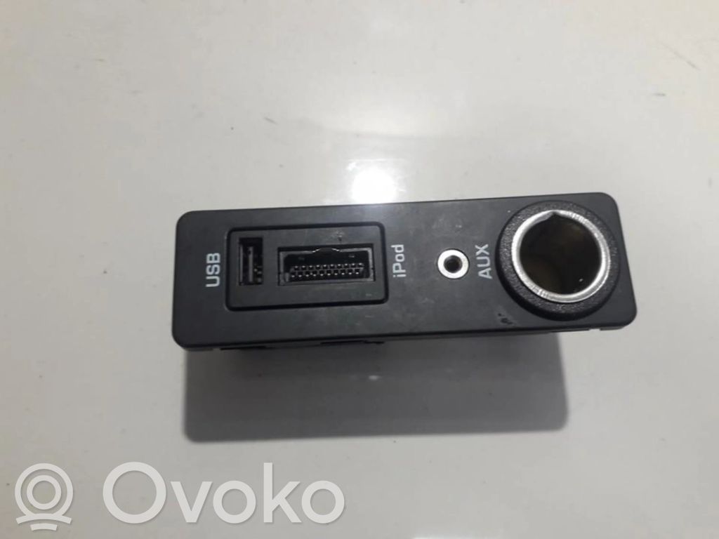 Priză USB   8X2319C166AD,A2C53252704,8X2319C166AD,A2C53252704