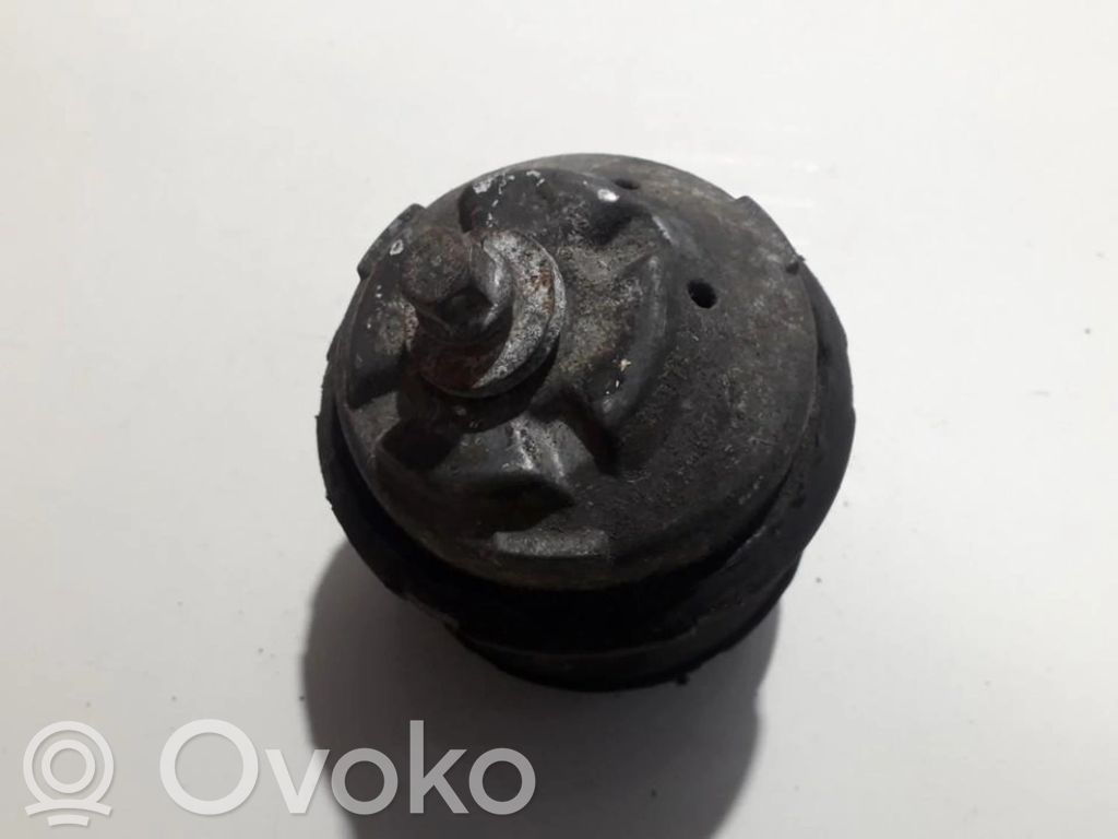Mercedes-Benz E W210 Engine mount bracket 