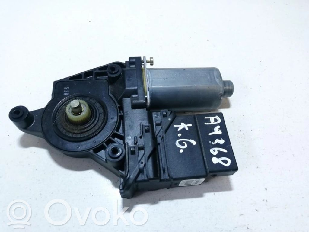 Volkswagen PASSAT B5 Silniczek podnoszenia szyby drzwi tylnych 