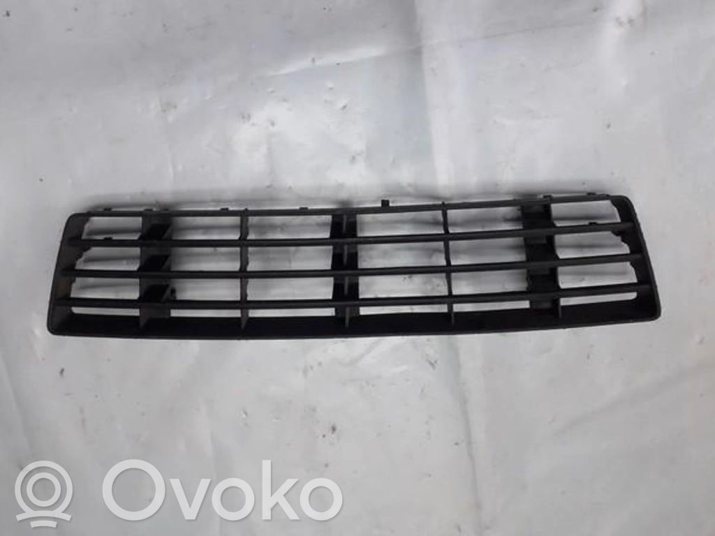 Audi A6 S6 C5 4B Etupuskurin alempi jäähdytinsäleikkö 