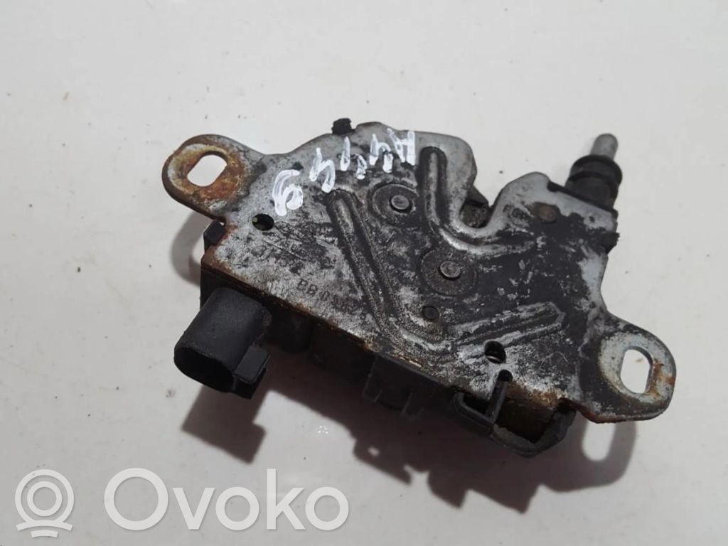Ford Focus Konepellin lukituksen vastakappale 