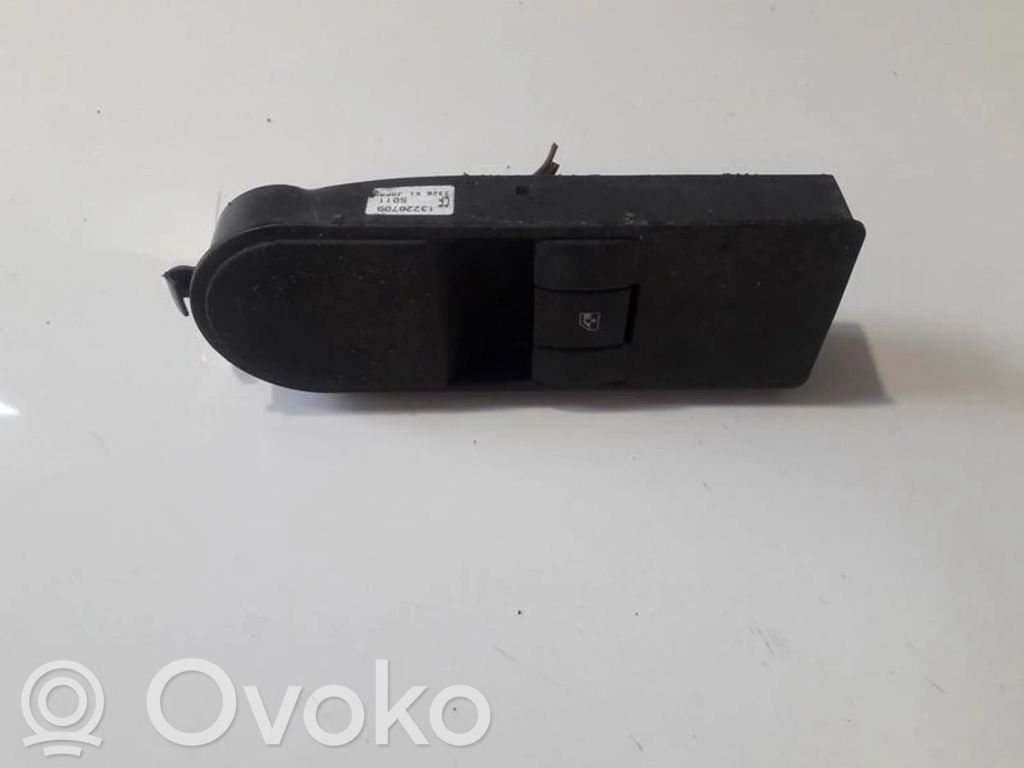 Opel Astra H Electric window control switch 