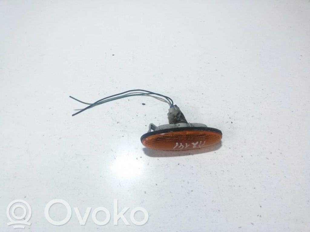 Mazda 323 F Semnalizator bară față 