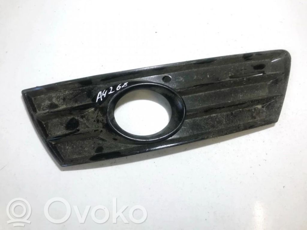Volkswagen PASSAT CC Grille inférieure de pare-chocs avant
