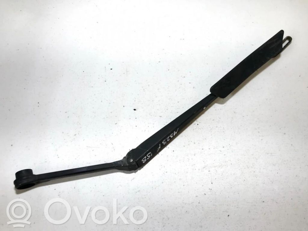 Mazda 323 F Priekšējā loga tīrītāja kājiņa 