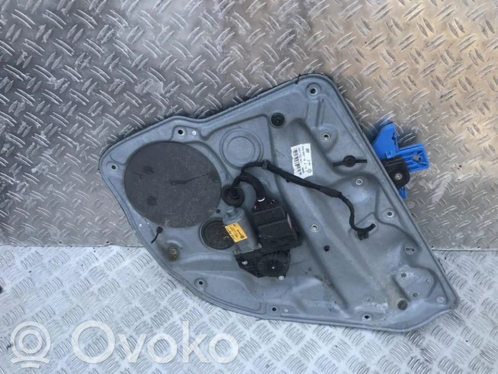 Volkswagen Golf IV Alzacristalli del portellone scorrevole con motorino