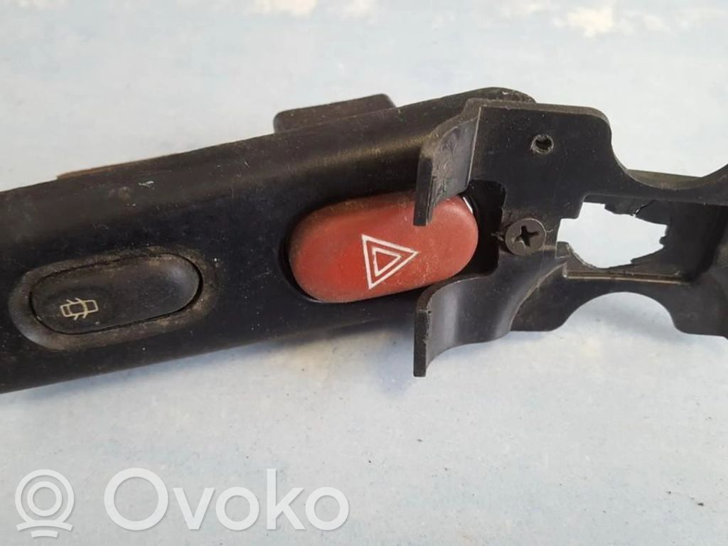 Renault Laguna I Botón interruptor de luz de peligro 
