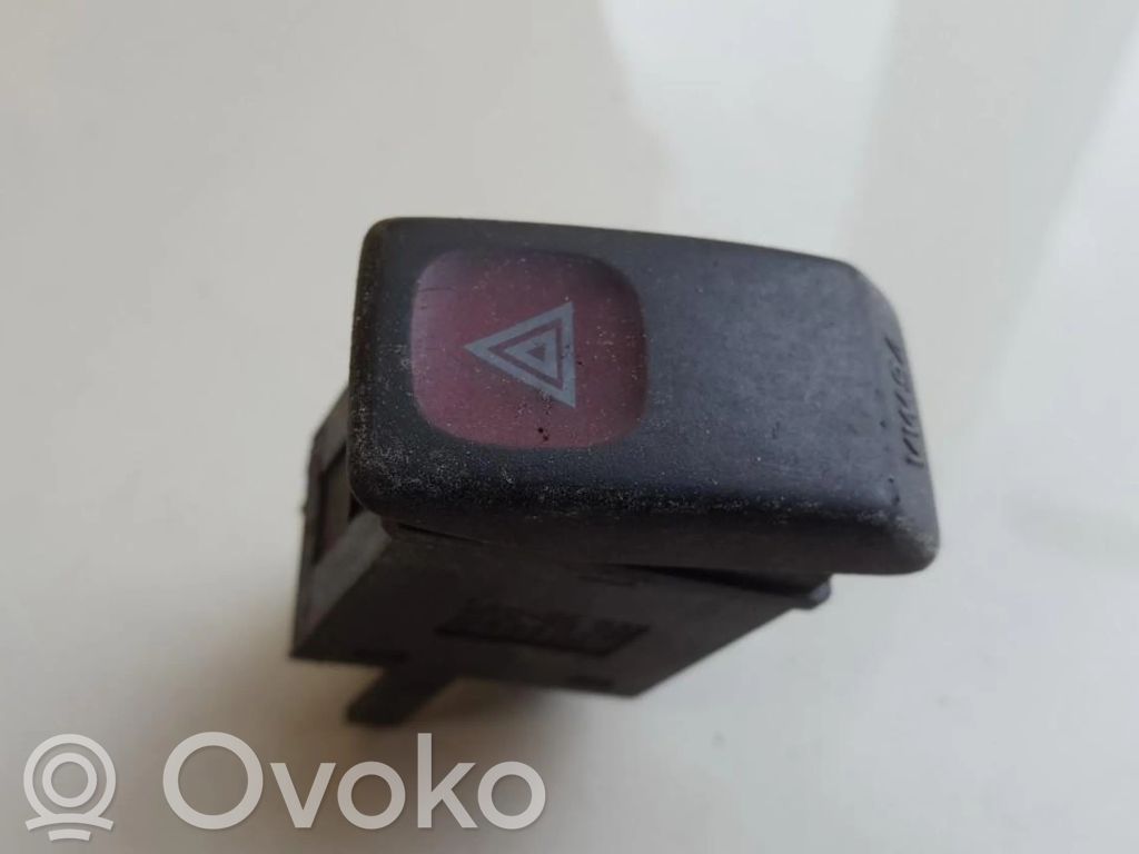 Volkswagen Jetta II Botón interruptor de luz de peligro 