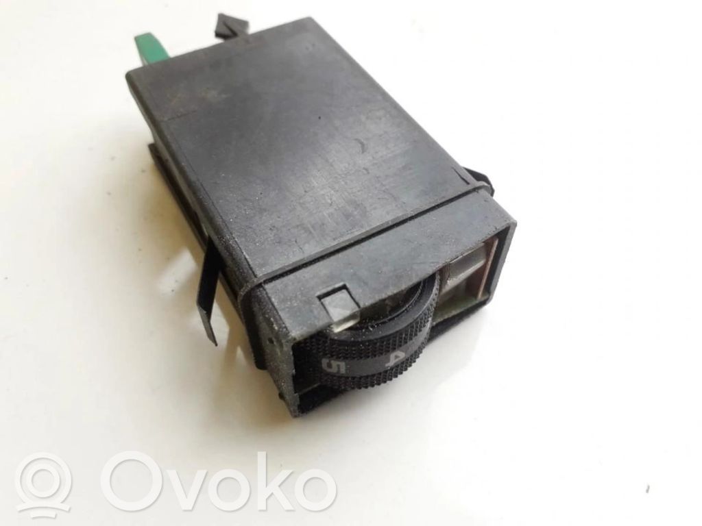 Bouton commande réglage hauteur de phares   8D0963563,8D0963563