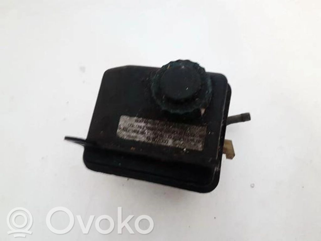 Ohjaustehostimen nestesäiliö   893422373,893422373