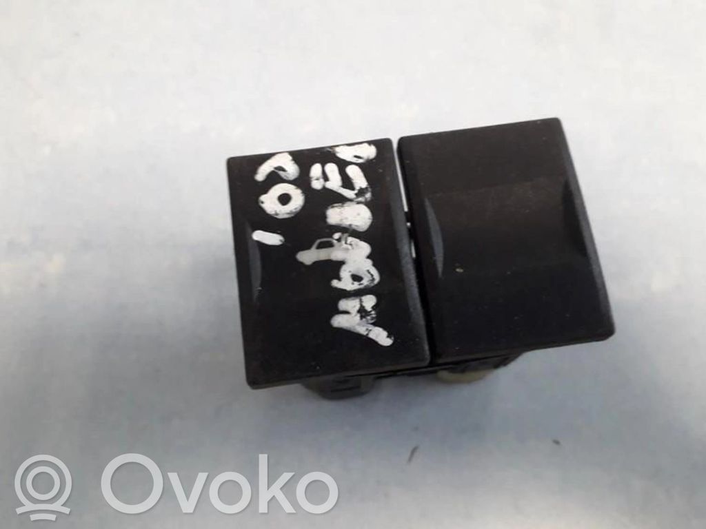 Comutator deschidere hayon   1S7T19B514AA,1S7T19B514AA,1S7T19B514AA,1S7T19B514AA