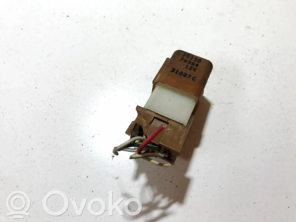 Nissan Almera Alte relee 