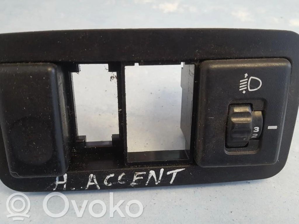 Hyundai Accent Przycisk / Pokrętło regulacji świateł 