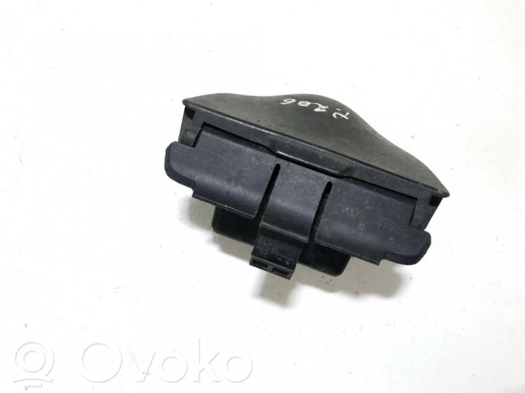 Peugeot 206 Auton tuhkakuppi 