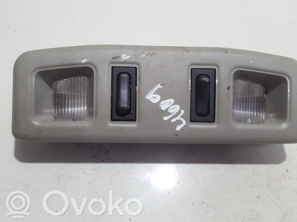 Mitsubishi Carisma Takaistuimen valo