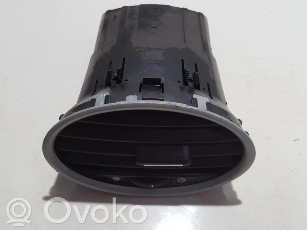 Grille d'aération centrale   4M51A014L21BC,4M51A014L21BC,4M51A014L21BC,4M51A014L21BC