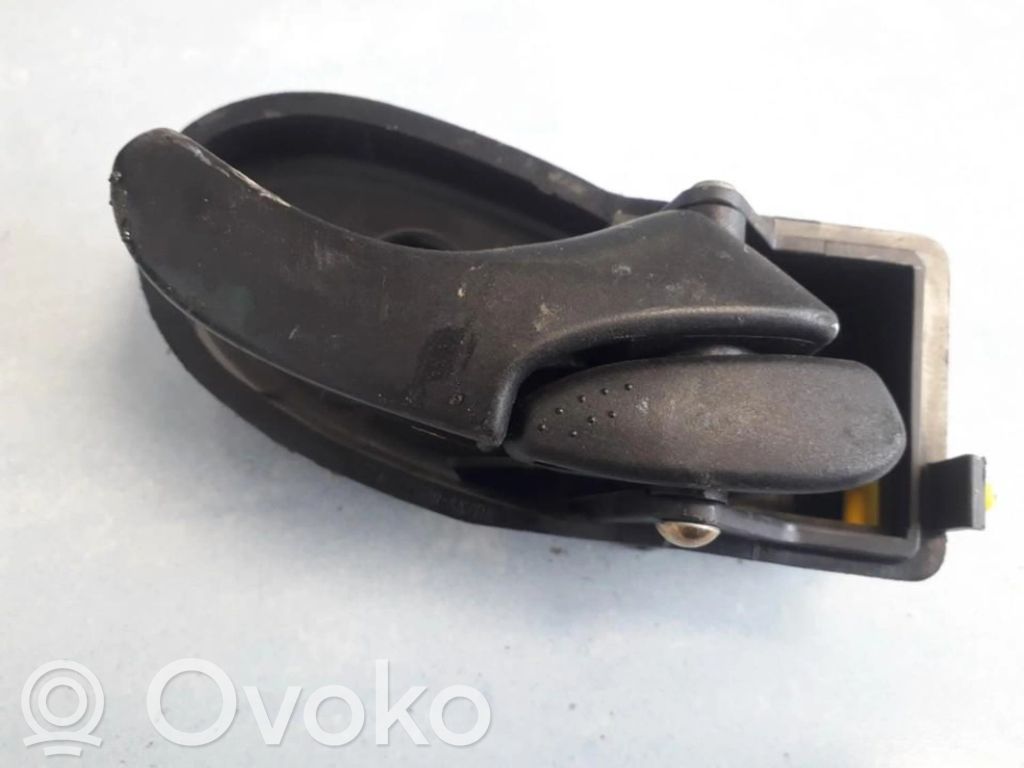Ford Focus Poignée inférieure de porte avant 