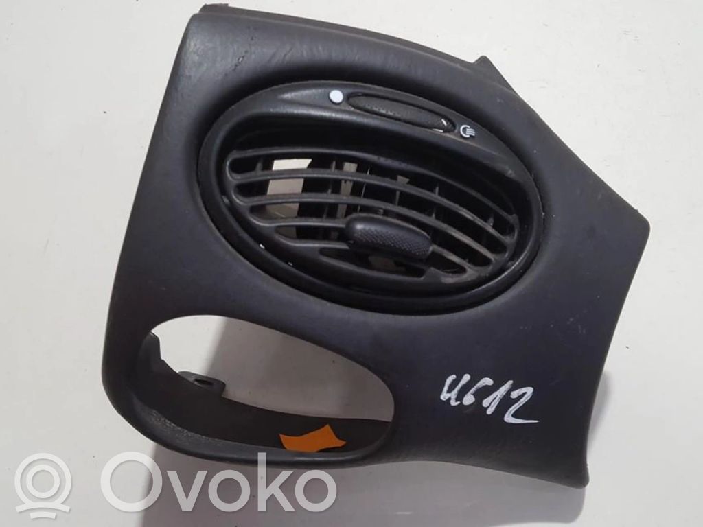 Ford Focus Rejilla de ventilación central del panel 