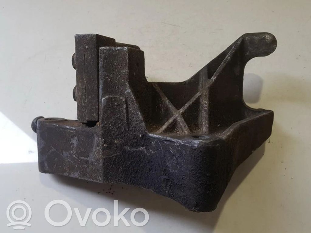 Opel Vectra B Engine mounting bracket 