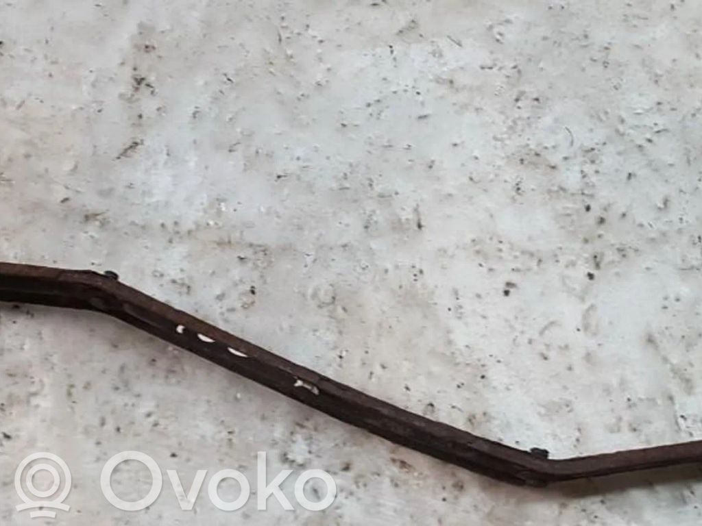 Polttoainesäiliön kannake