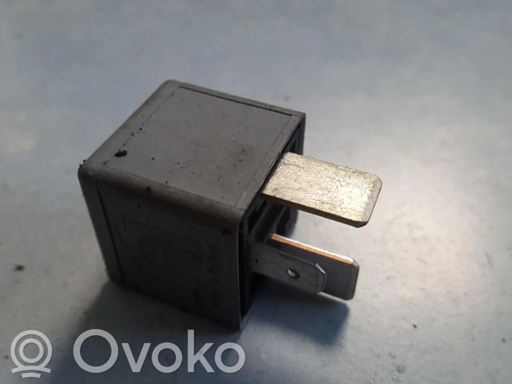 Otros relés   8D0951253,8D0951253