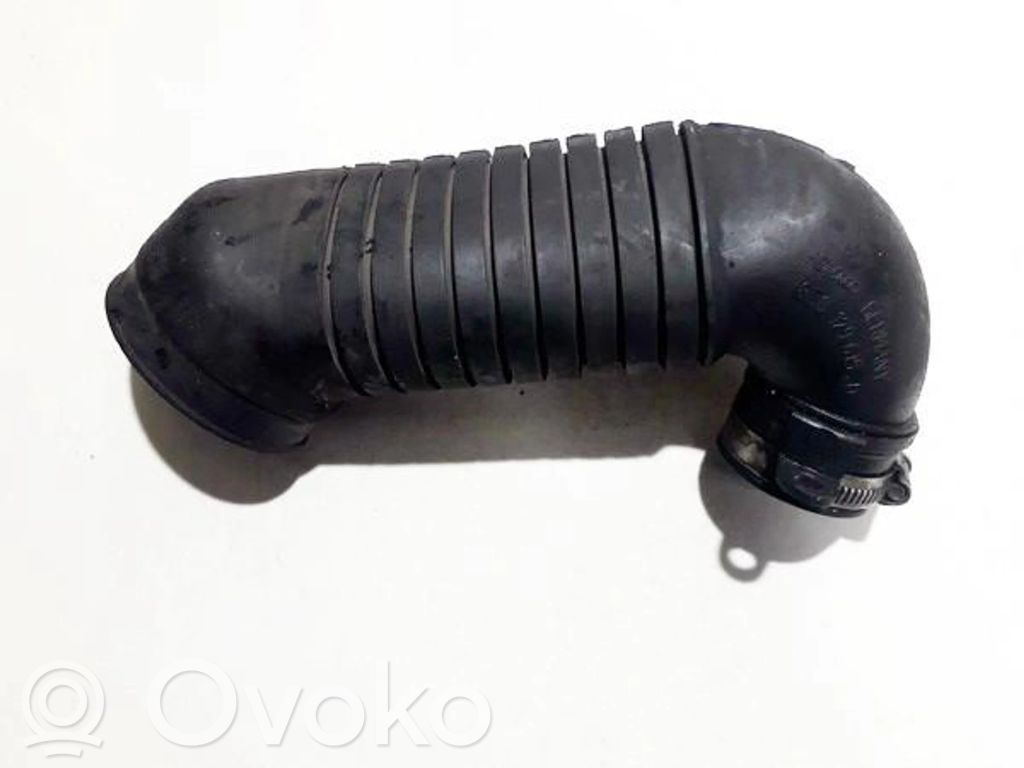 Volkswagen PASSAT B5 Furtun/conductă intercooler