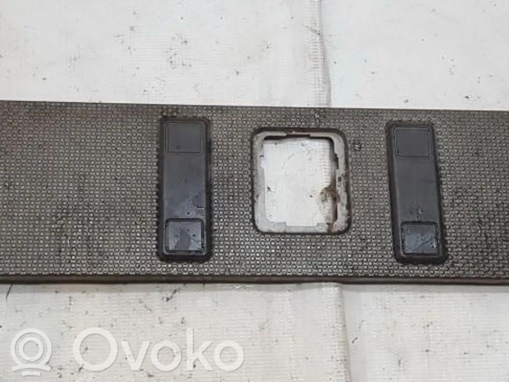 Nissan X-Trail T30 Inne elementy wykończenia bagażnika