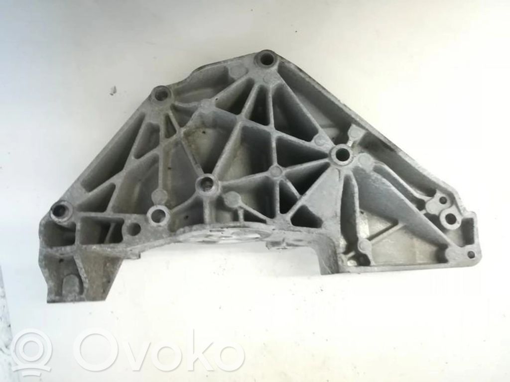 Ford Mondeo MK IV Engine mounting bracket