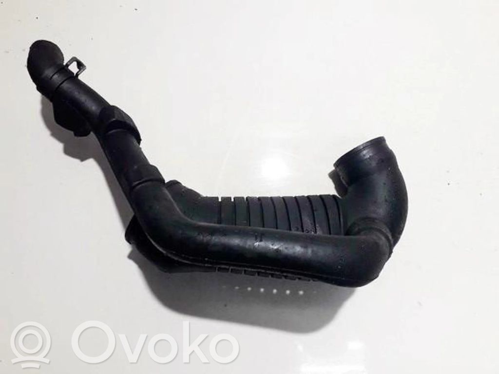 Volkswagen PASSAT B5 Furtun/conductă intercooler 