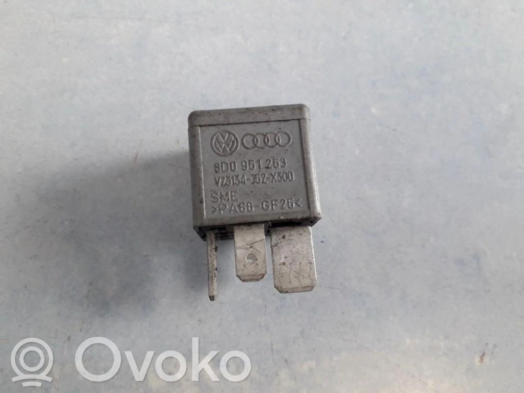 Otros relés   8D0951253,V23134J52X300,8D0951253,V23134J52X300,V23134J52X300