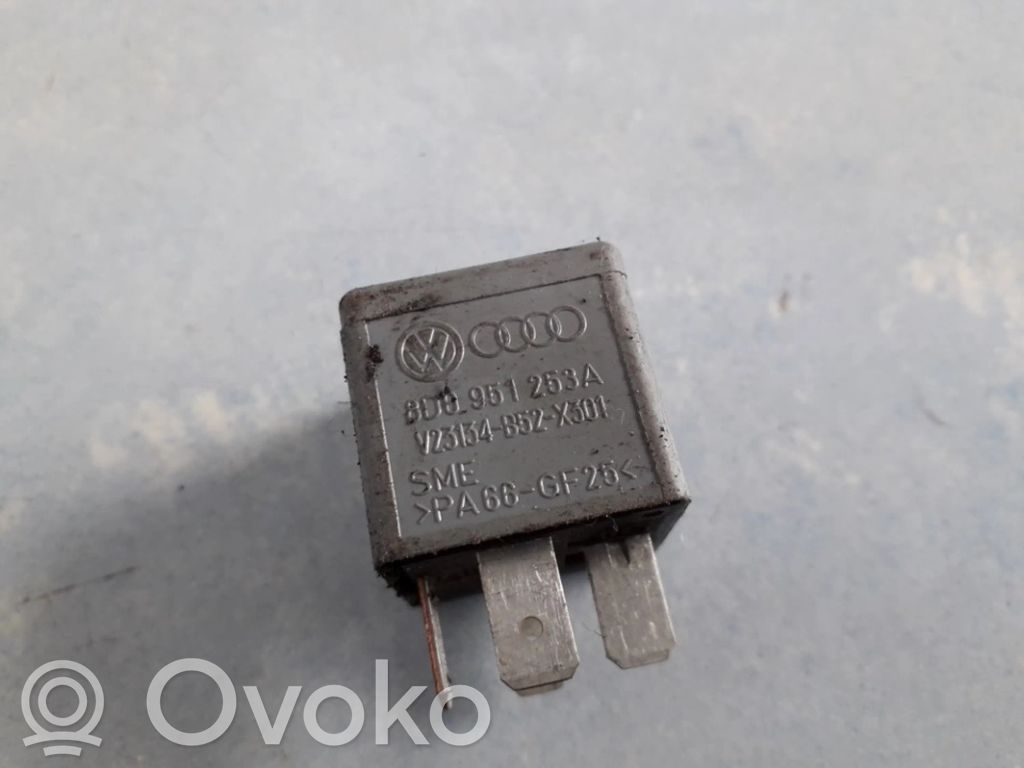 Altri relè   8D0951253A,V23134B52X301,8D0951253A,V23134B52X301,V23134B52X301