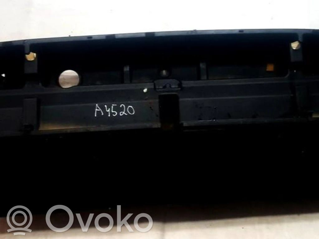 Toyota Corolla Verso AR10 Inne elementy wykończenia bagażnika 