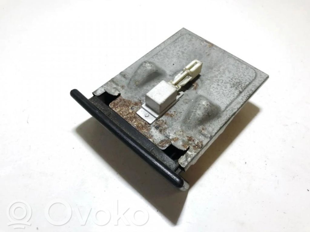 Nissan Sunny Cendrier