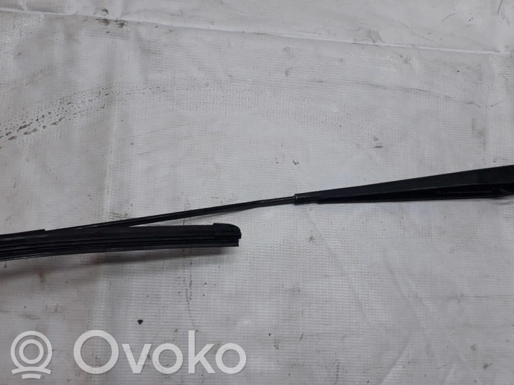 Brazo del limpiaparabrisas delantero