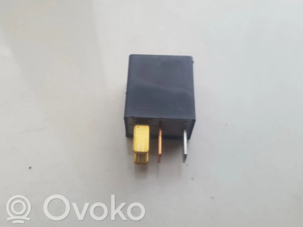 Toyota Avensis T250 Sonstige Relais 