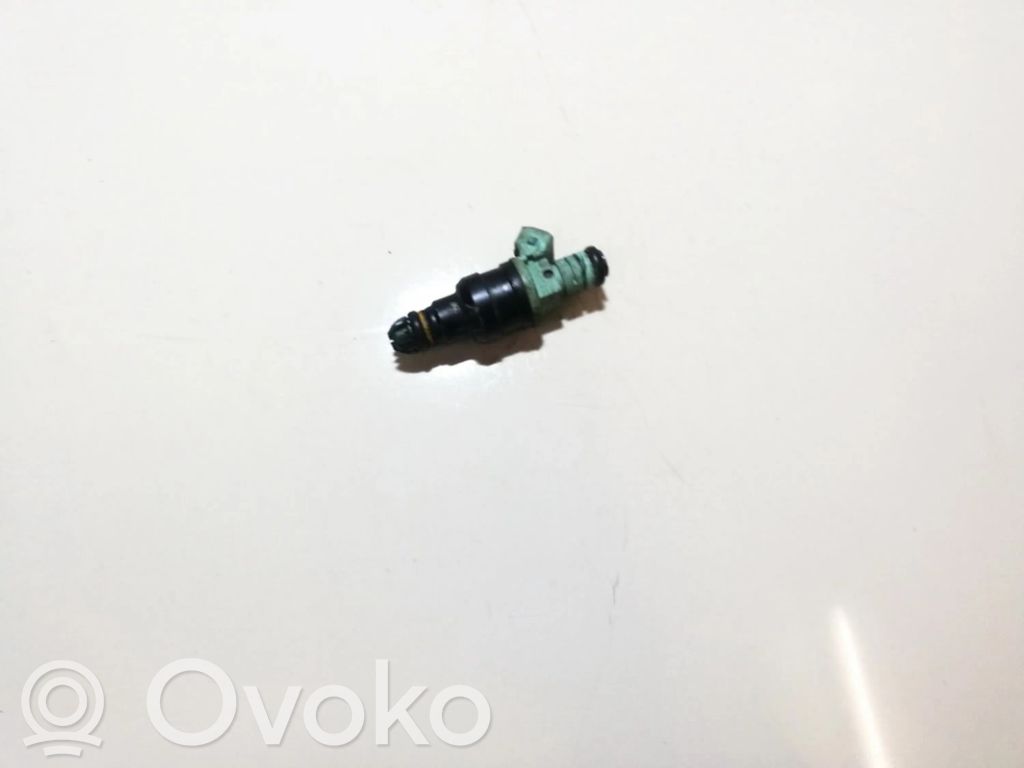 BMW 5 E39 Fuel injector 