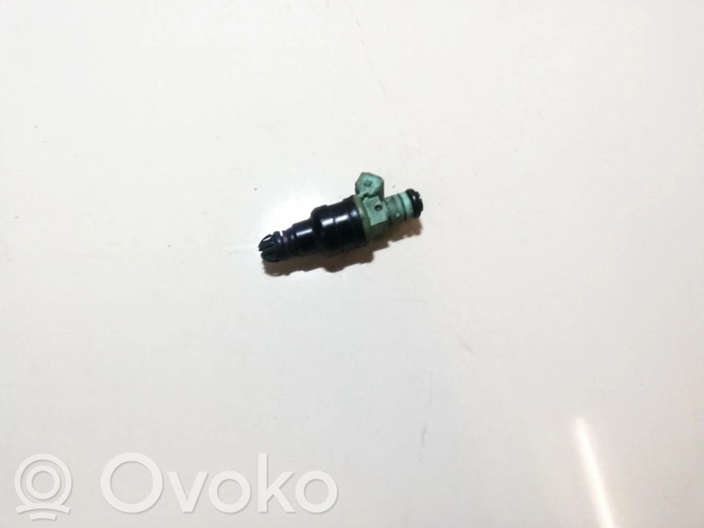BMW 5 E39 Fuel injector 
