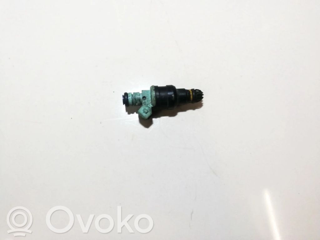 BMW 5 E39 Fuel injector 