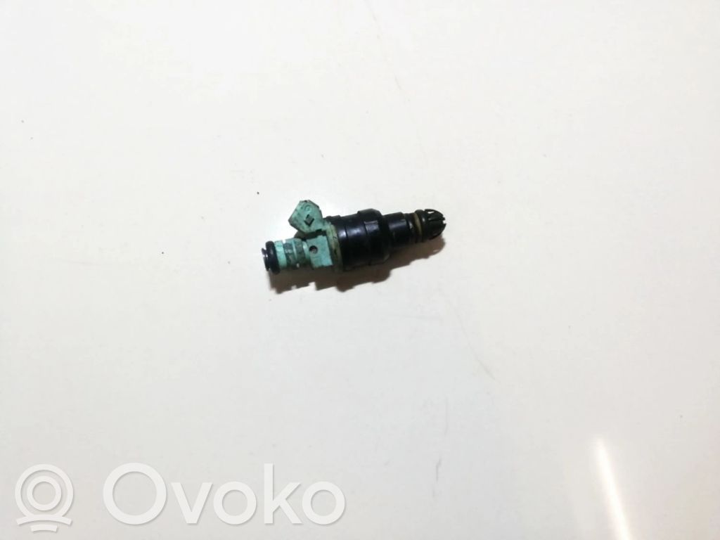 BMW 5 E39 Fuel injector 