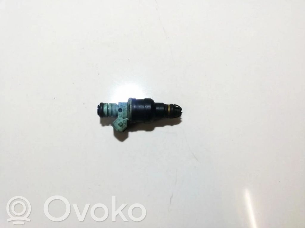 BMW 5 E39 Fuel injector 