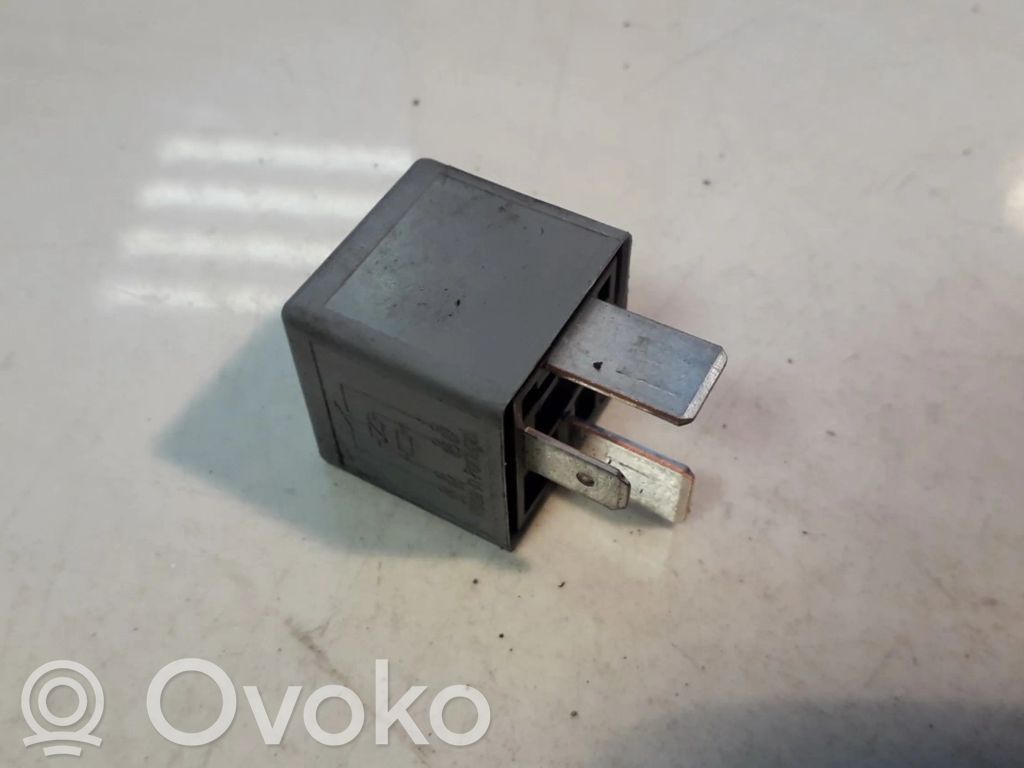 Otros relés   8D0951253,8D0951253