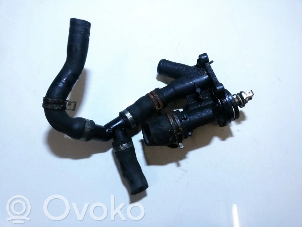 Ford Focus Tubo flessibile del liquido di raffreddamento del motore