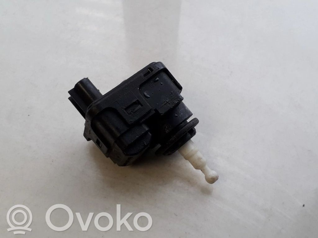 Volvo S40, V40 Motor reglare nivel far