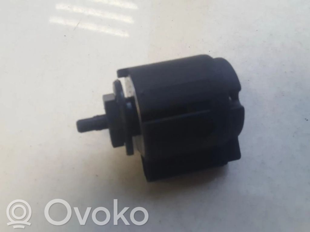 Valokatkaisija   8363683,8363683