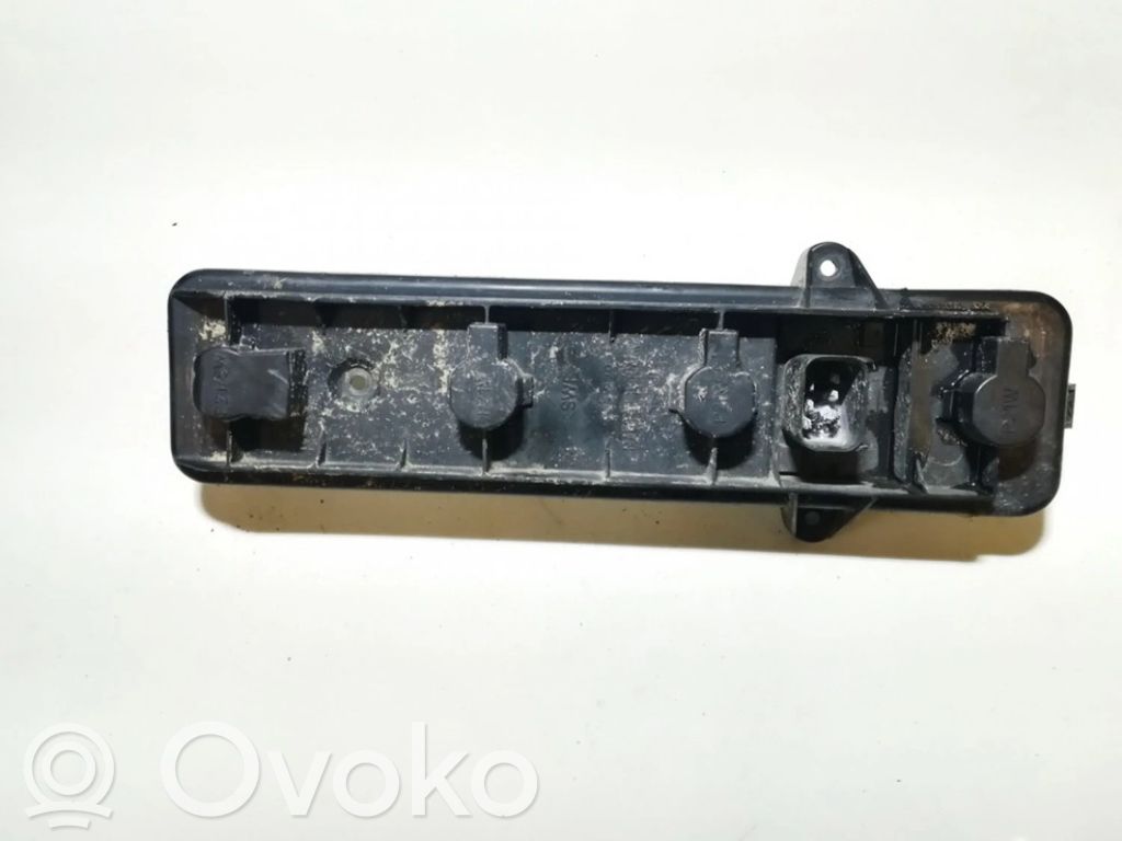 Takavalon polttimon suojan pidike   393829,393829