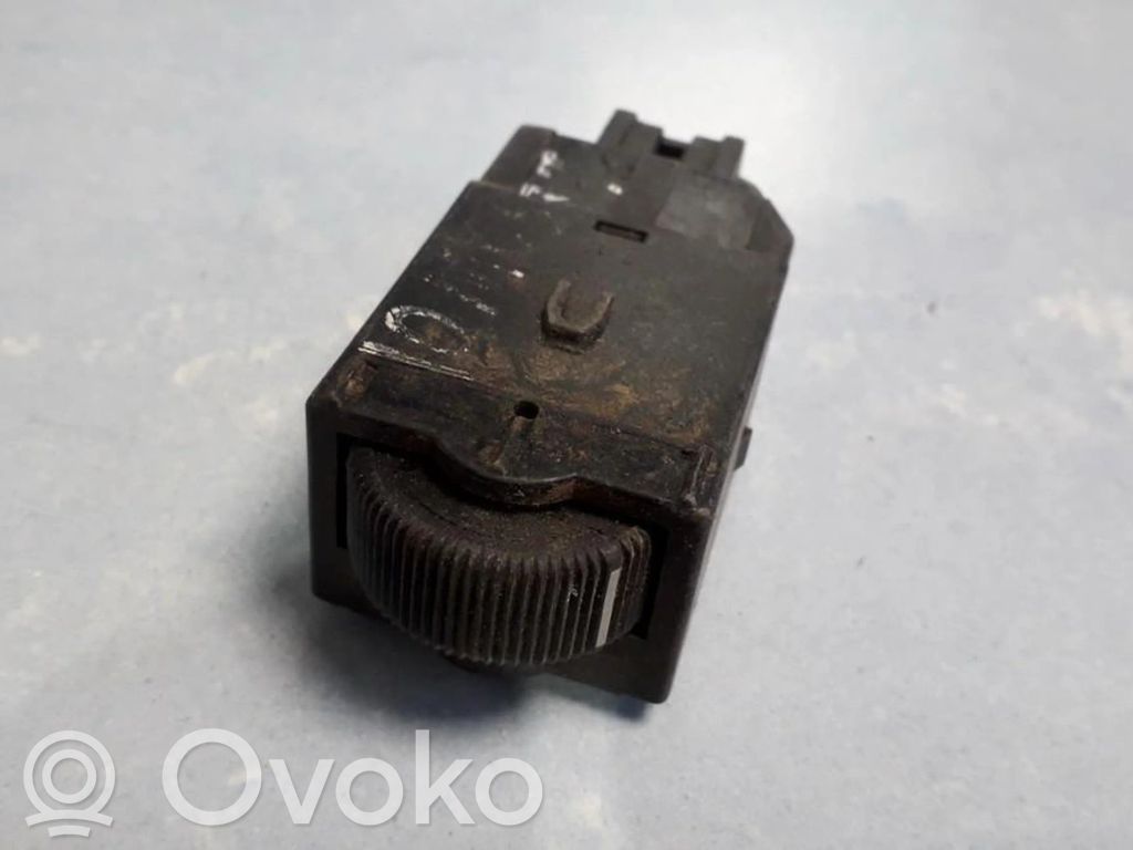 Bouton commande réglage hauteur de phares   MR114337,LK04001000,LK04001000,MR114337