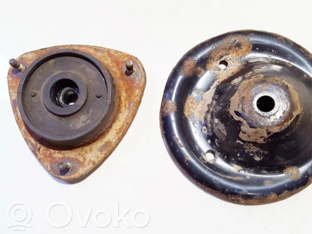 Subaru Legacy Coil spring mount 