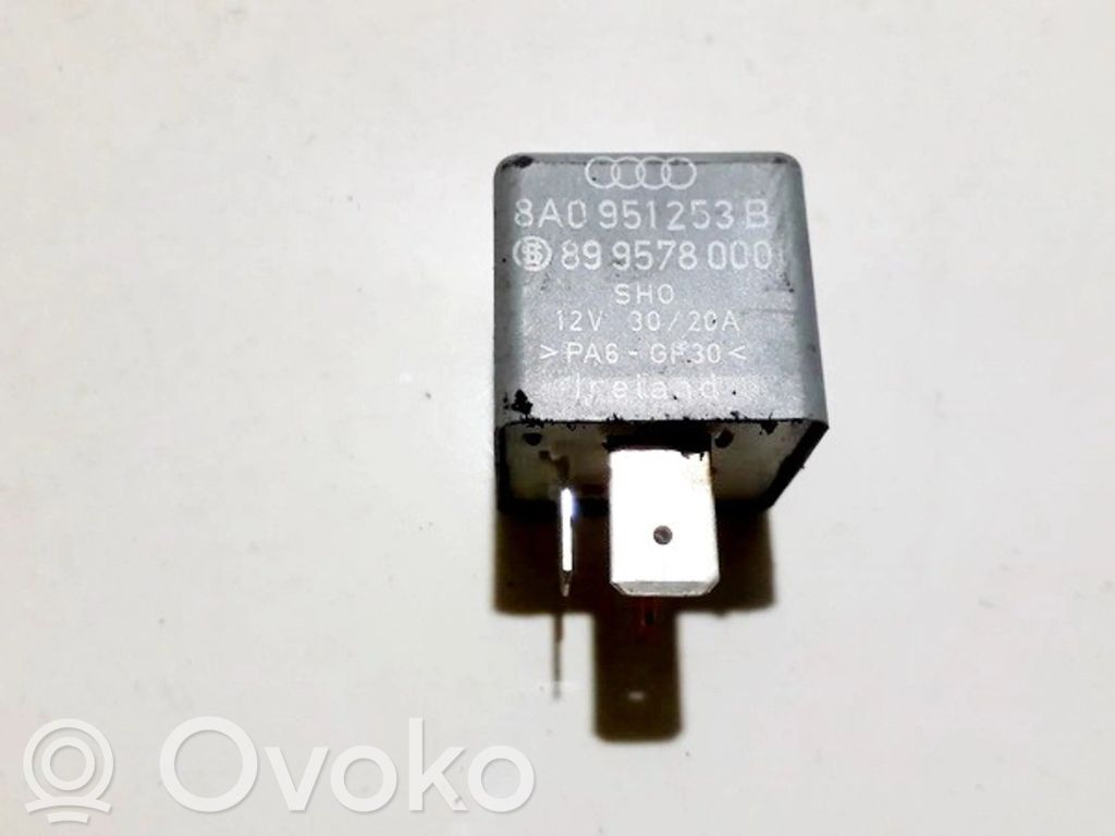 Audi A4 S4 B5 8D Inne przekaźniki 